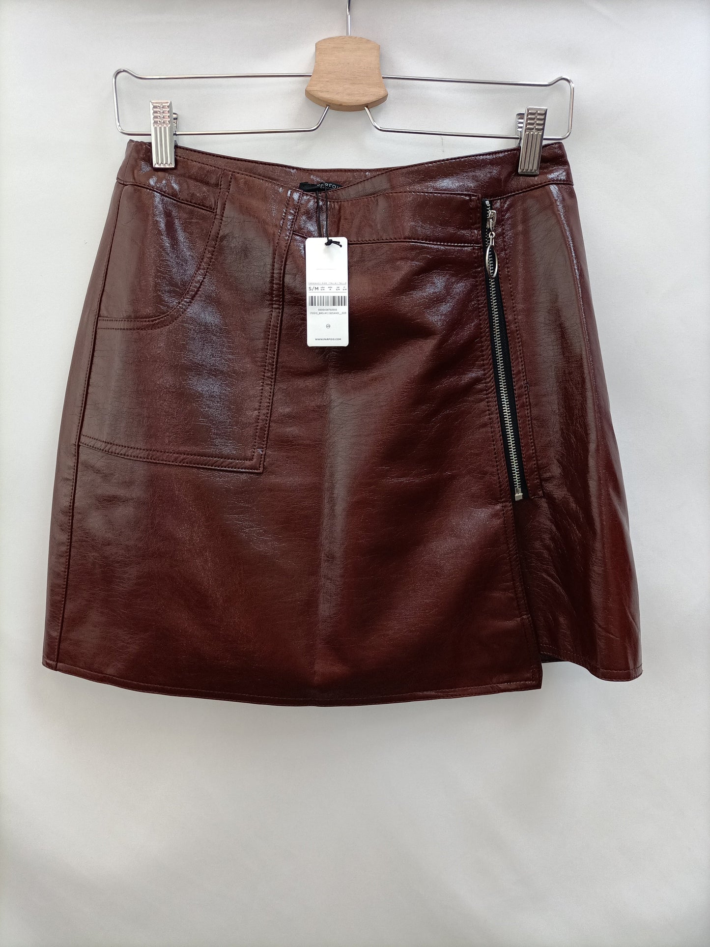 PARFOIS. Falda vinilo burdeos T.s/m