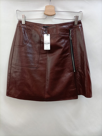 PARFOIS. Falda vinilo burdeos T.s/m