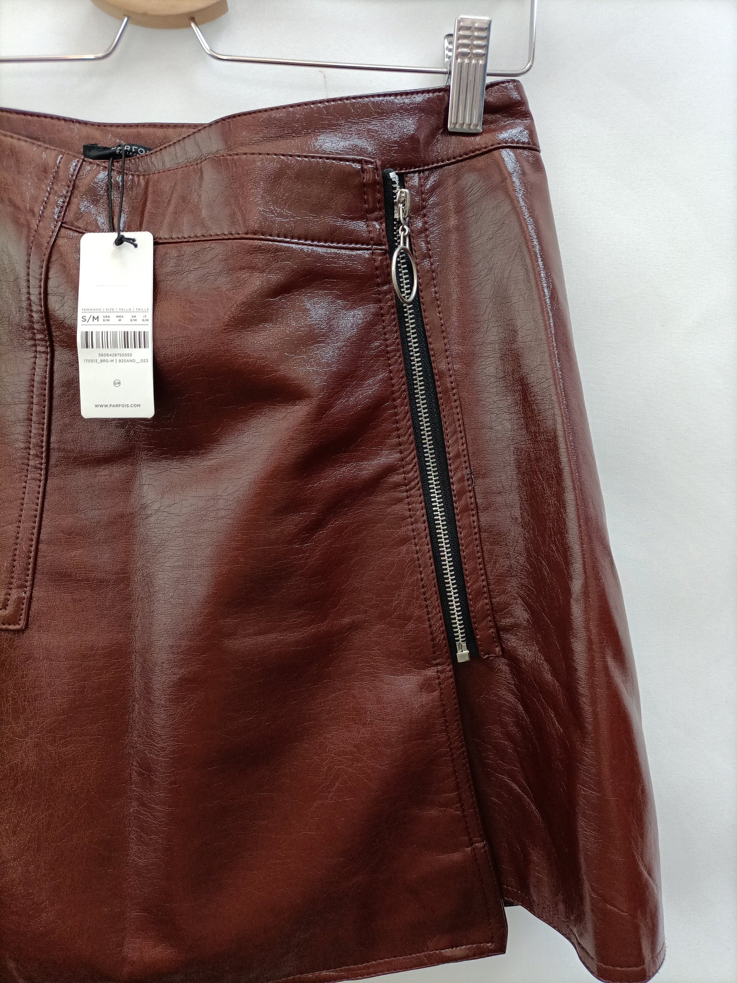 PARFOIS. Falda vinilo burdeos T.s/m