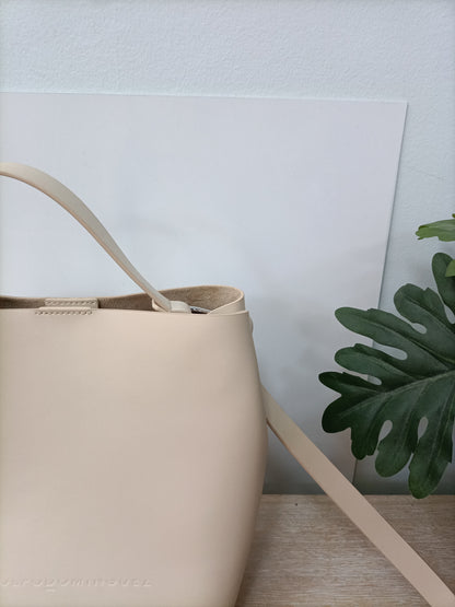 ADOLFO DOMINGUEZ.Bolso beige piel
