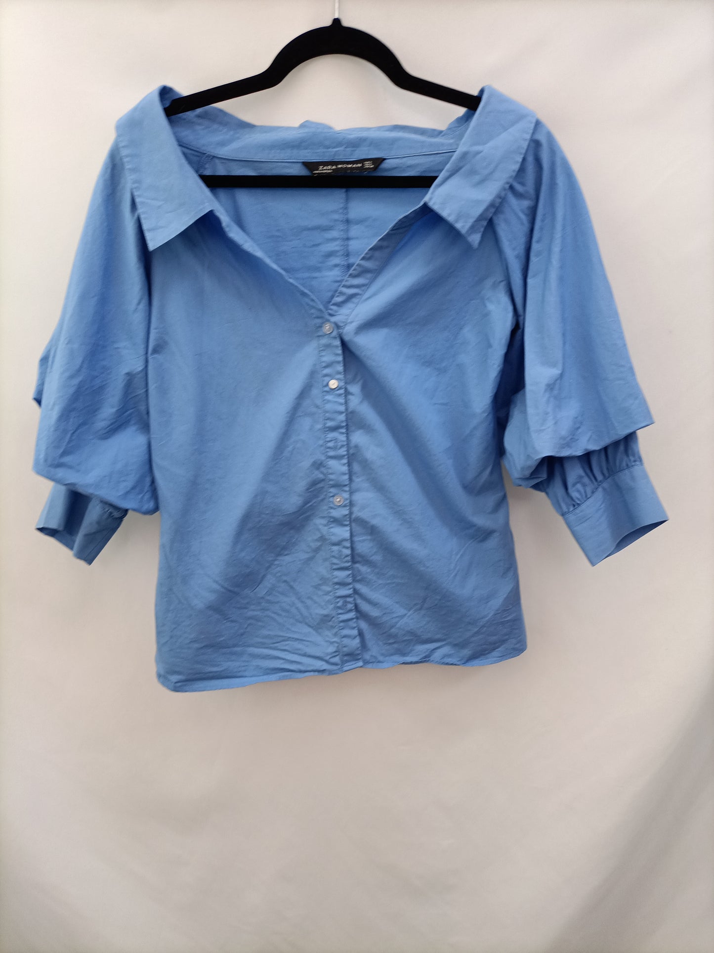 ZARA.Blusa azul mangas abullonadas T.s (tara)
