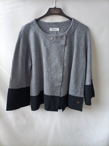 SOMETHING PRETTY. Two-tone cardigan.