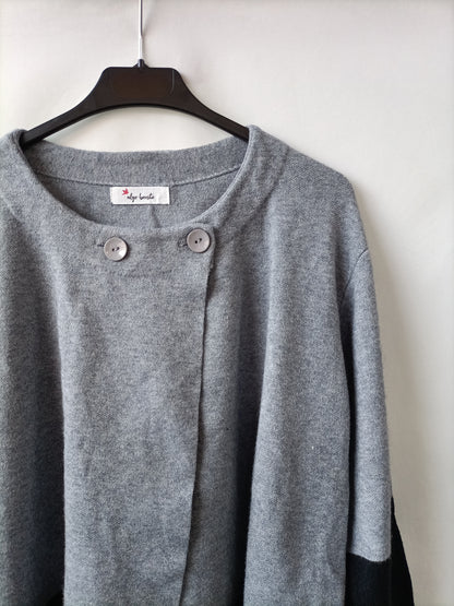 SOMETHING PRETTY. Two-tone cardigan.