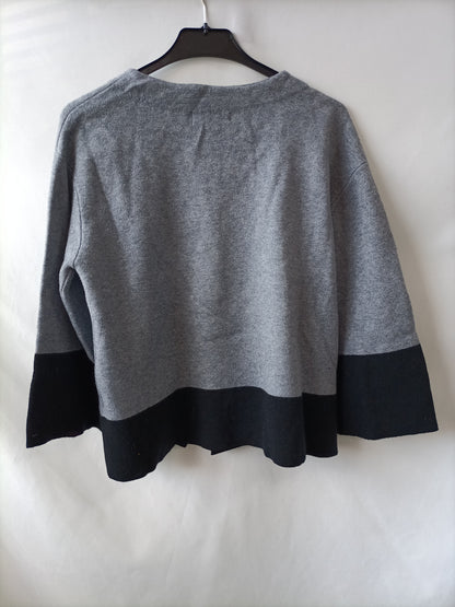 SOMETHING PRETTY. Two-tone cardigan.