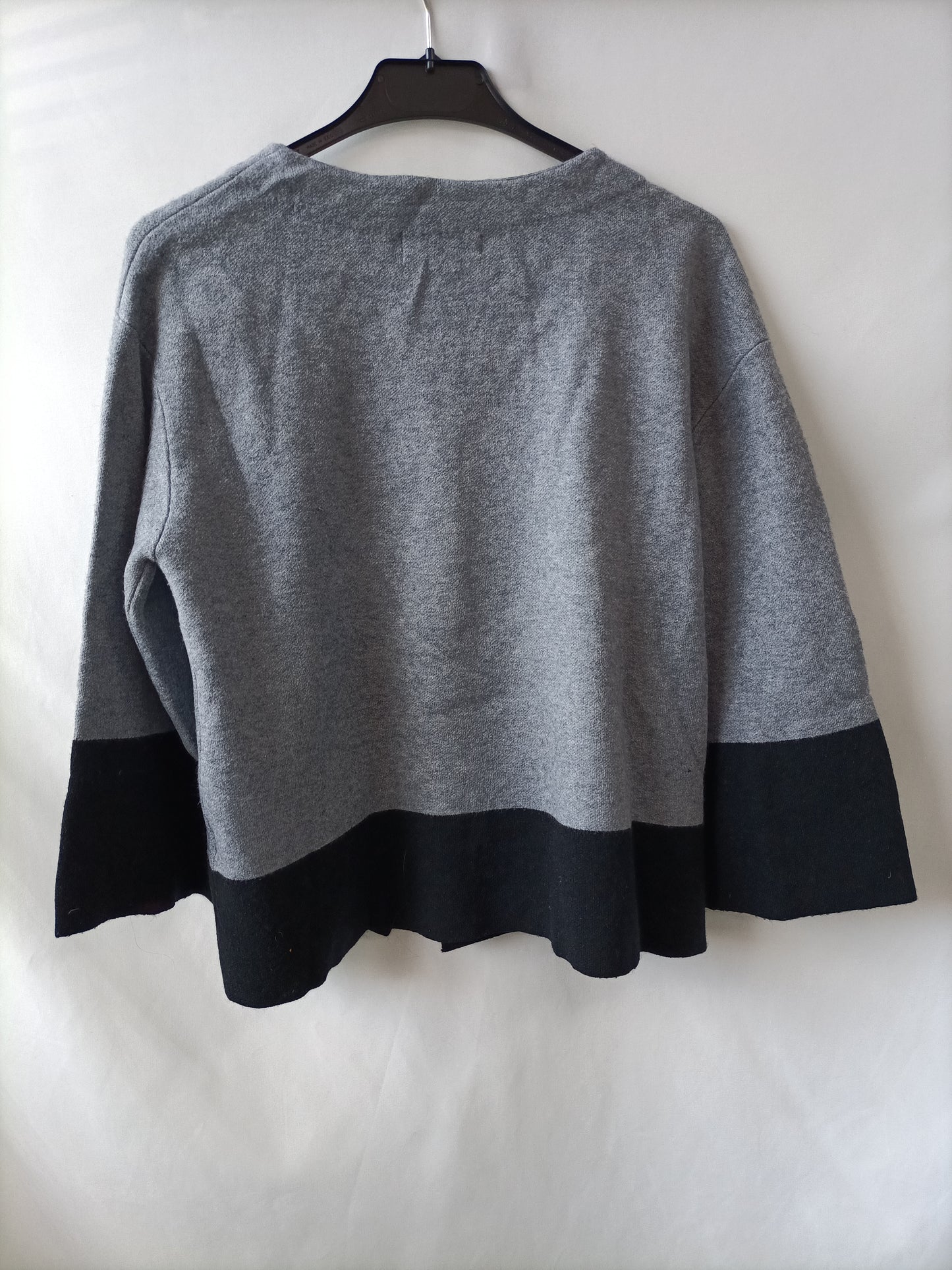 SOMETHING PRETTY. Two-tone cardigan.