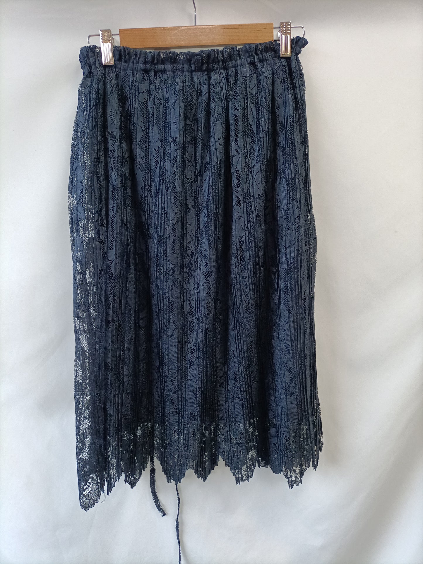 ZARA. Falda midi azul encaje T.xs