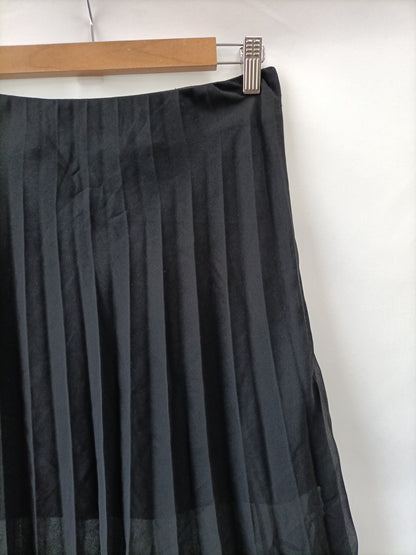 MANGO. Black pleated tulle skirt, size 34