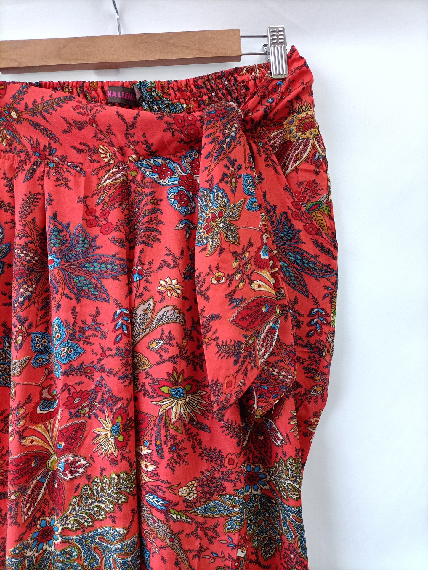 LUNA LLENA. Pantalon rojo fluido T.42