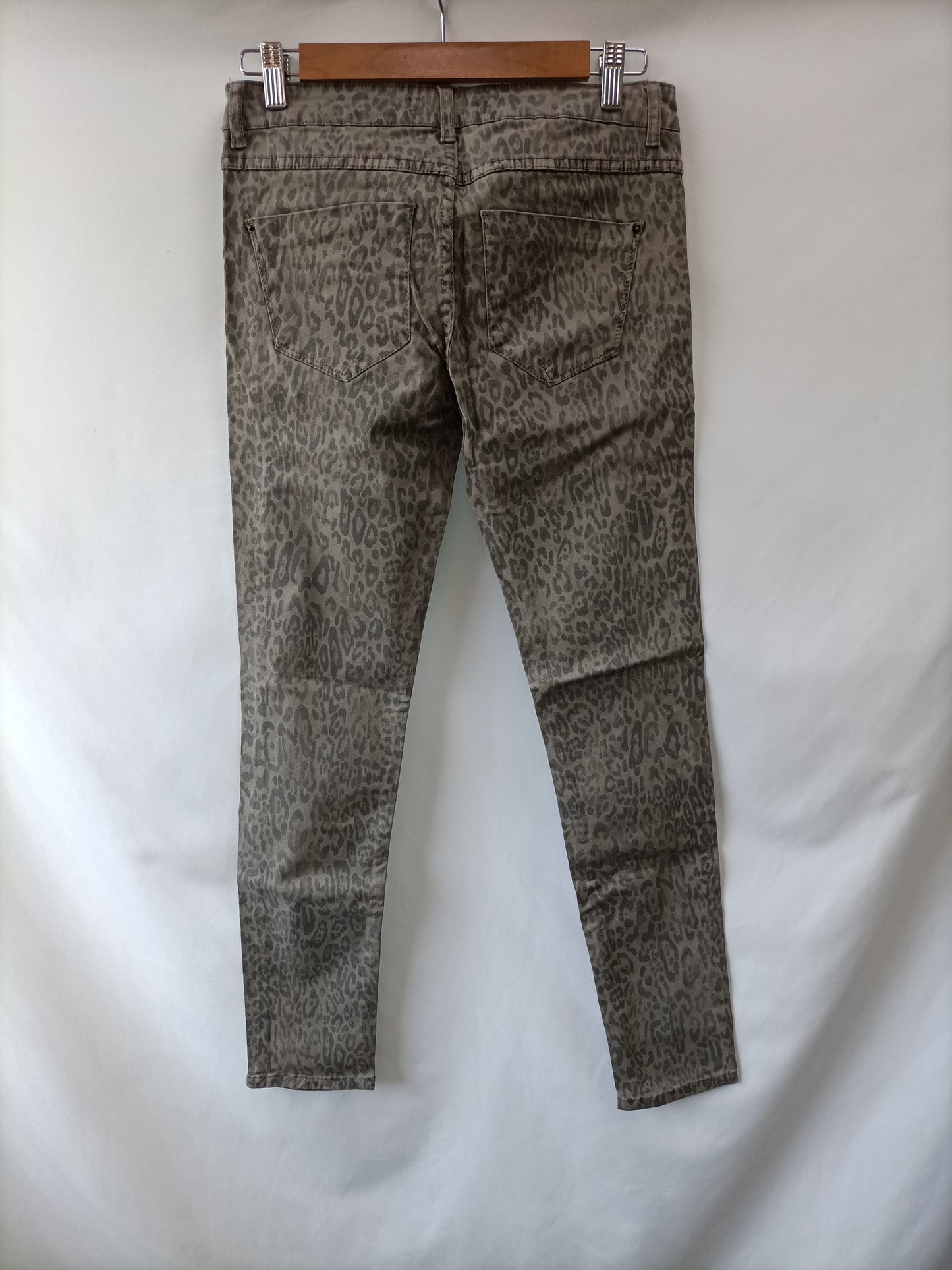 ZARA. Pantalon animal print T.36