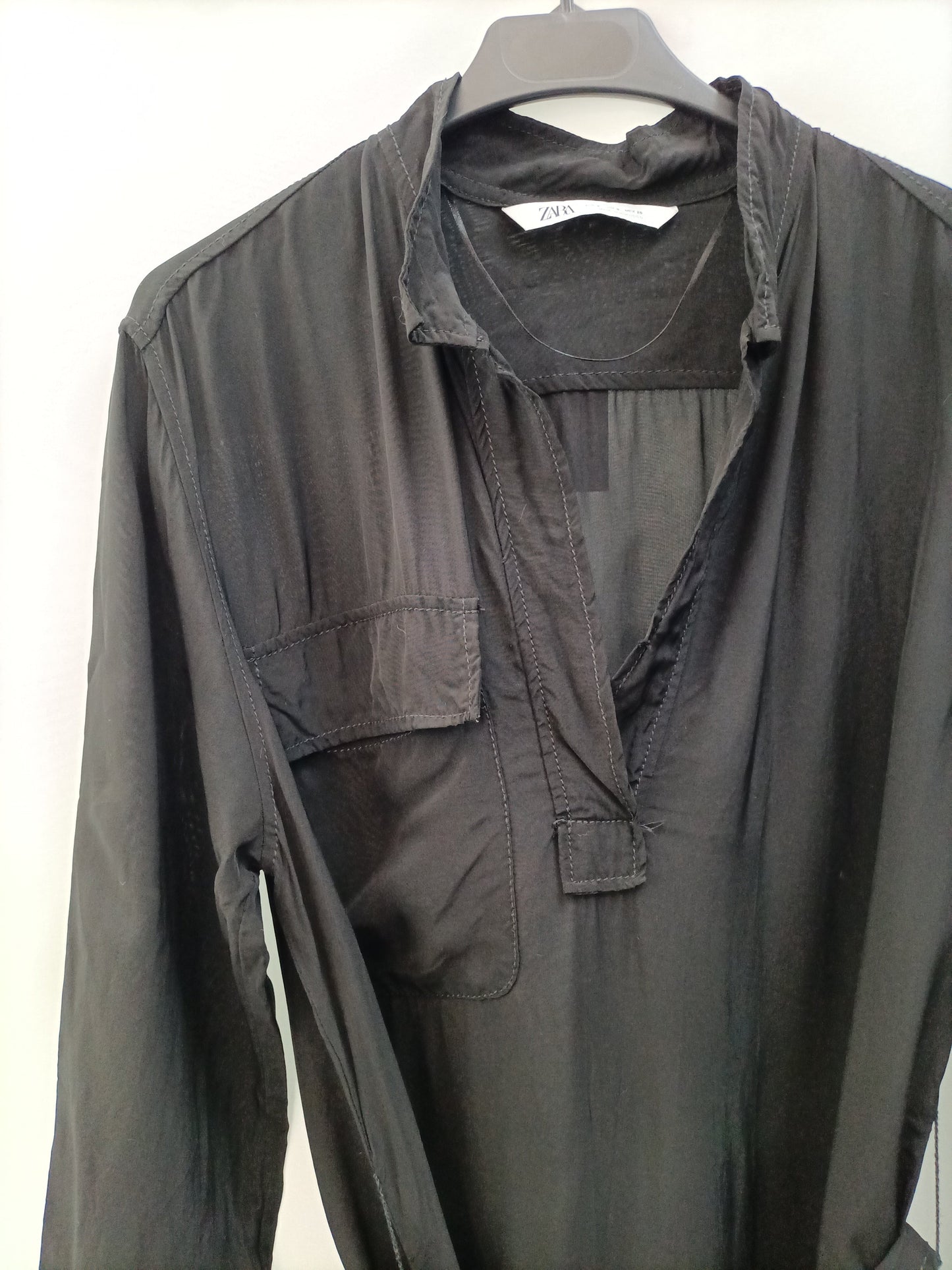 ZARA. Vestido mid negro cinturón T.s