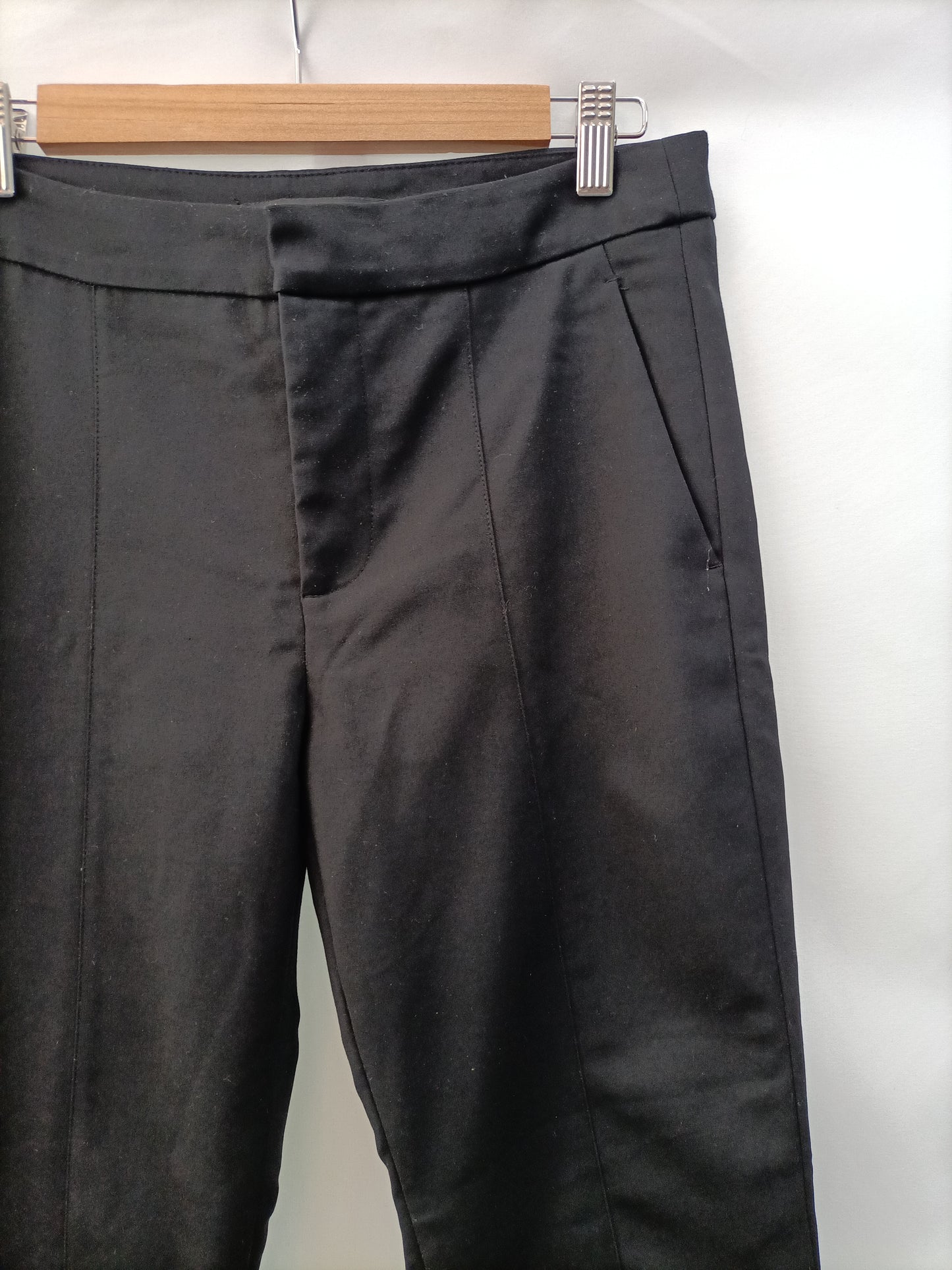 ZARA. Black pleated trousers with Ts openings