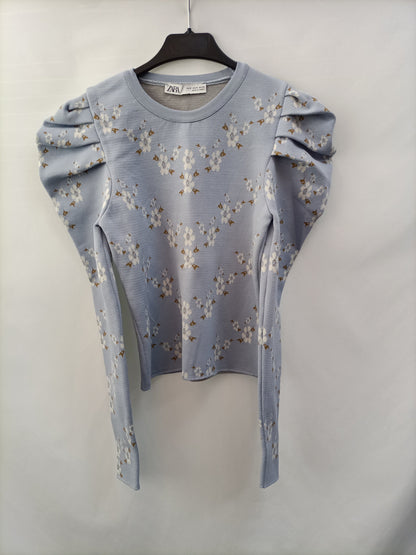 ZARA.Jersey azul hombros abullonados T.S