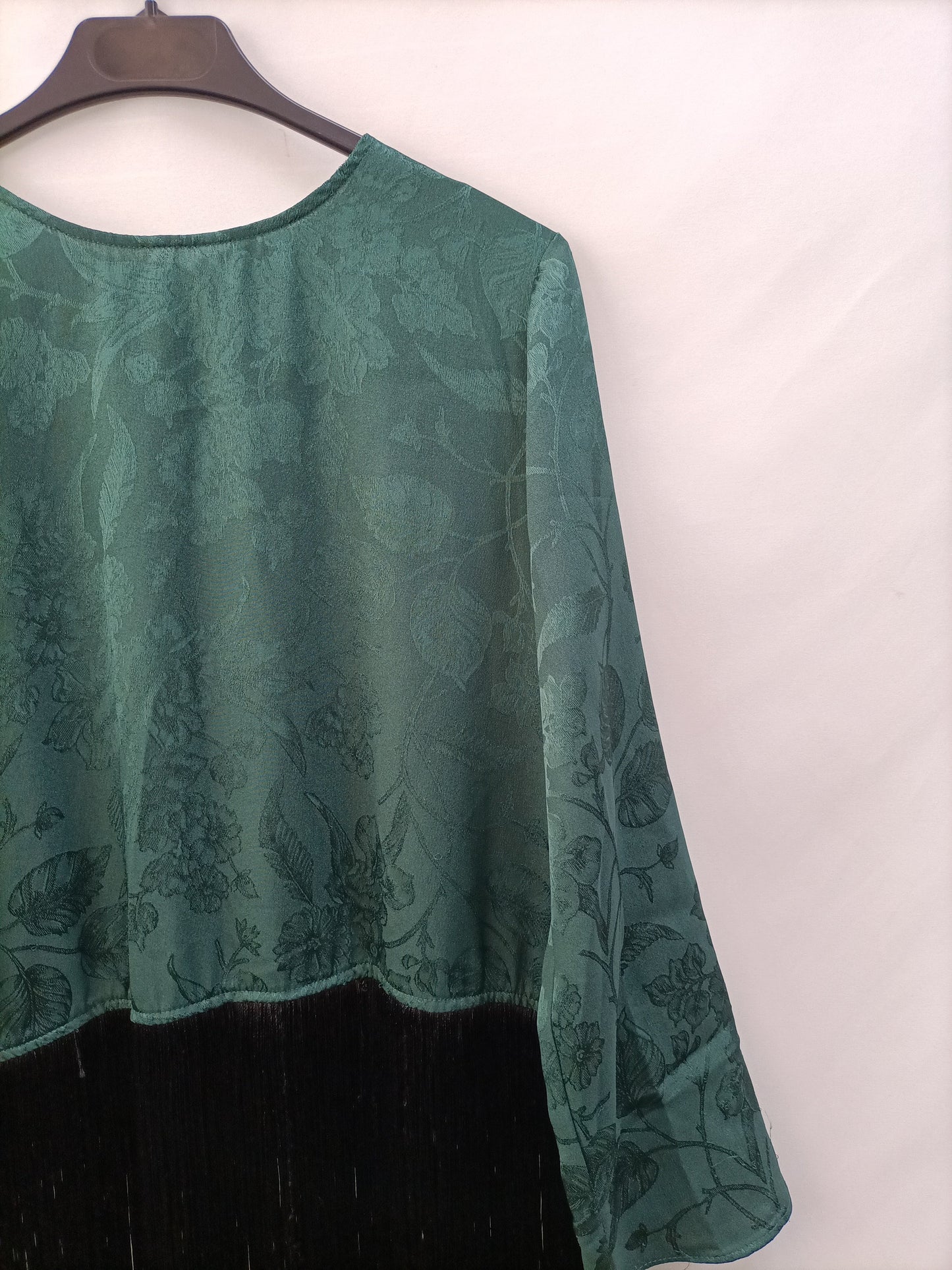 OTRAS.Top verde flecos TU(xs/s)