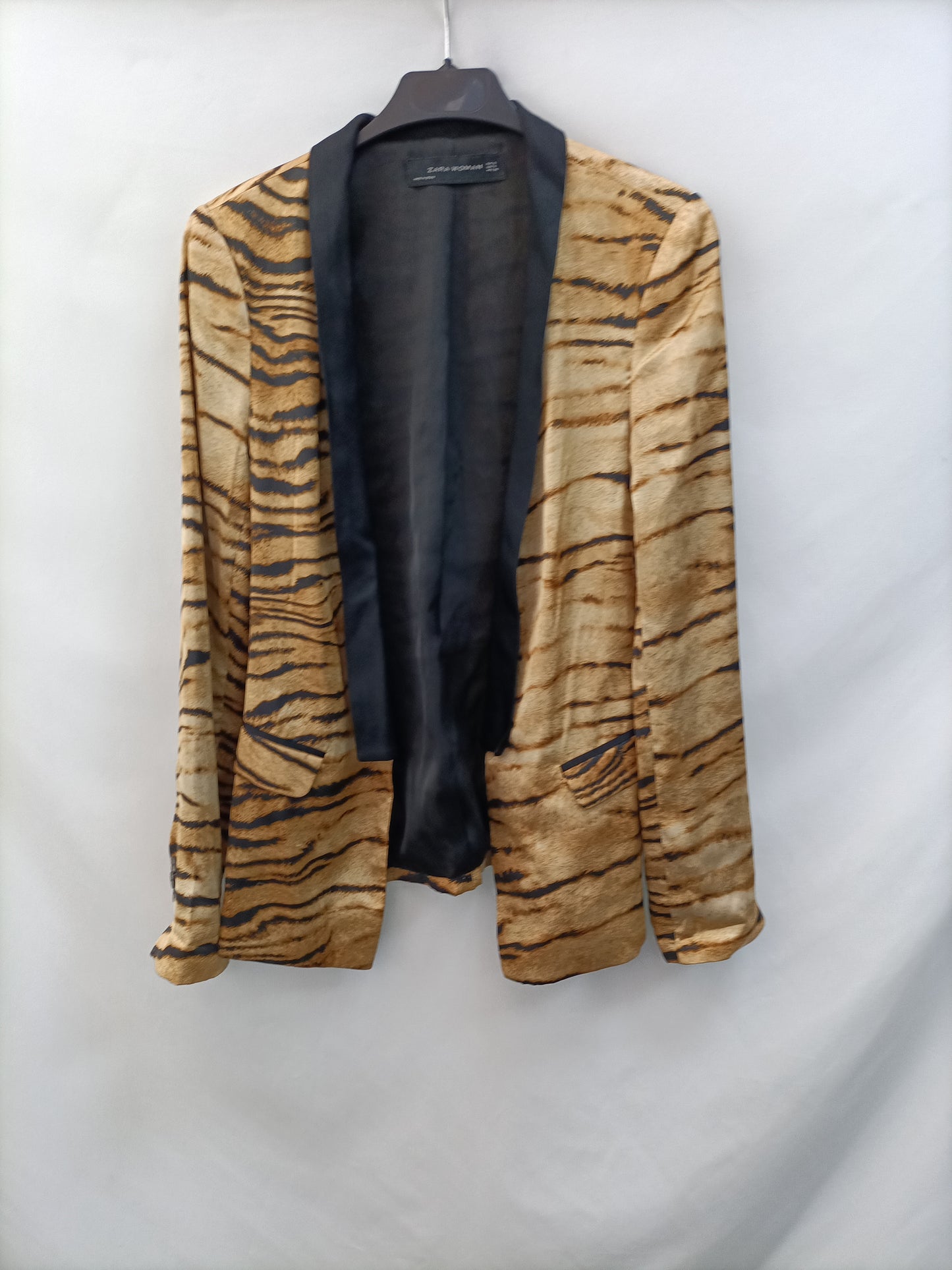 ZARA.Blazer animal print T.s