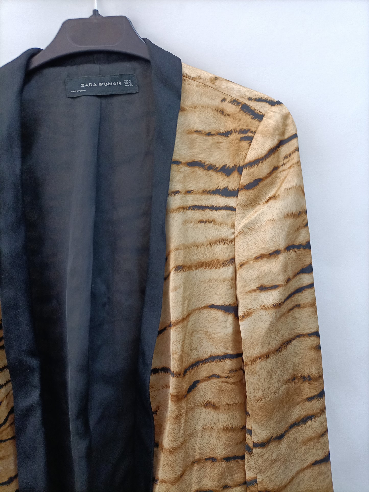 ZARA.Blazer animal print T.s