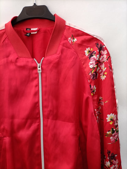 H&M.Bomber roja estampada T.36