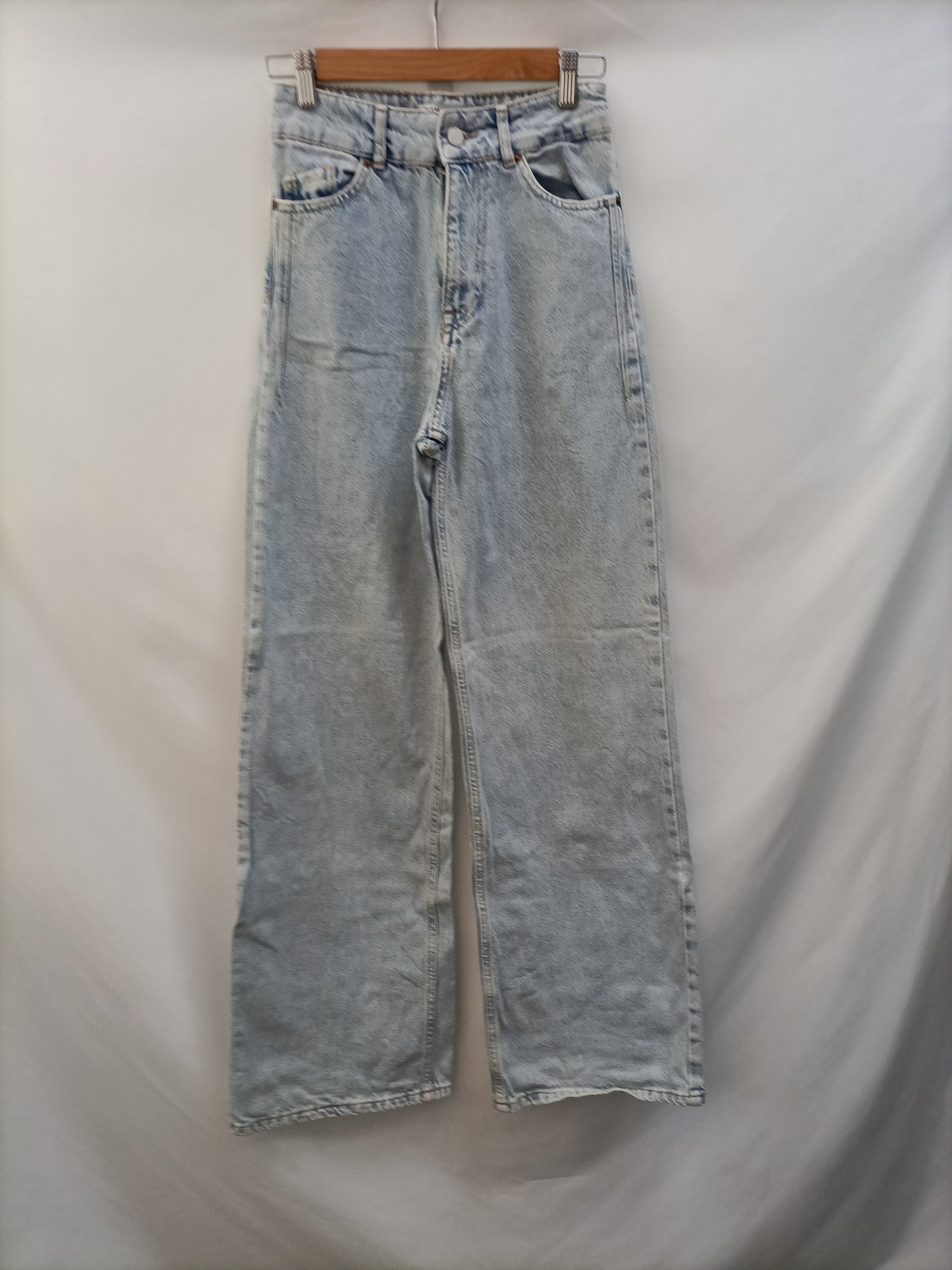 ZARA.Pantalones campana T.34