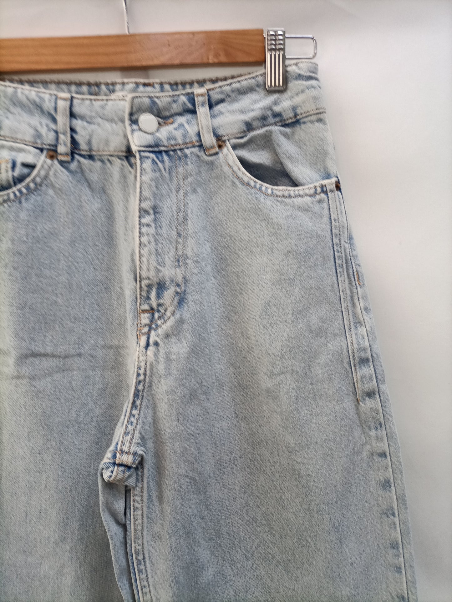 ZARA.Pantalones campana T.34