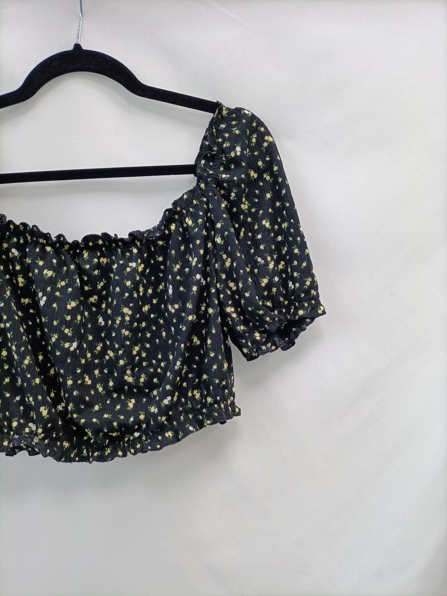 H&M.Croptop negro flores T.M