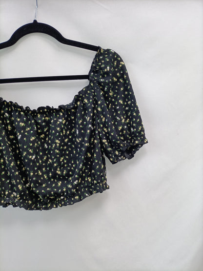 H&M.Croptop negro flores T.M