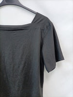 OTRAS.Camiseta negra cuello barco TU (M)