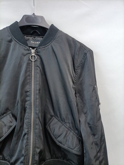 PULL&BEAR.Bomber negra T.M