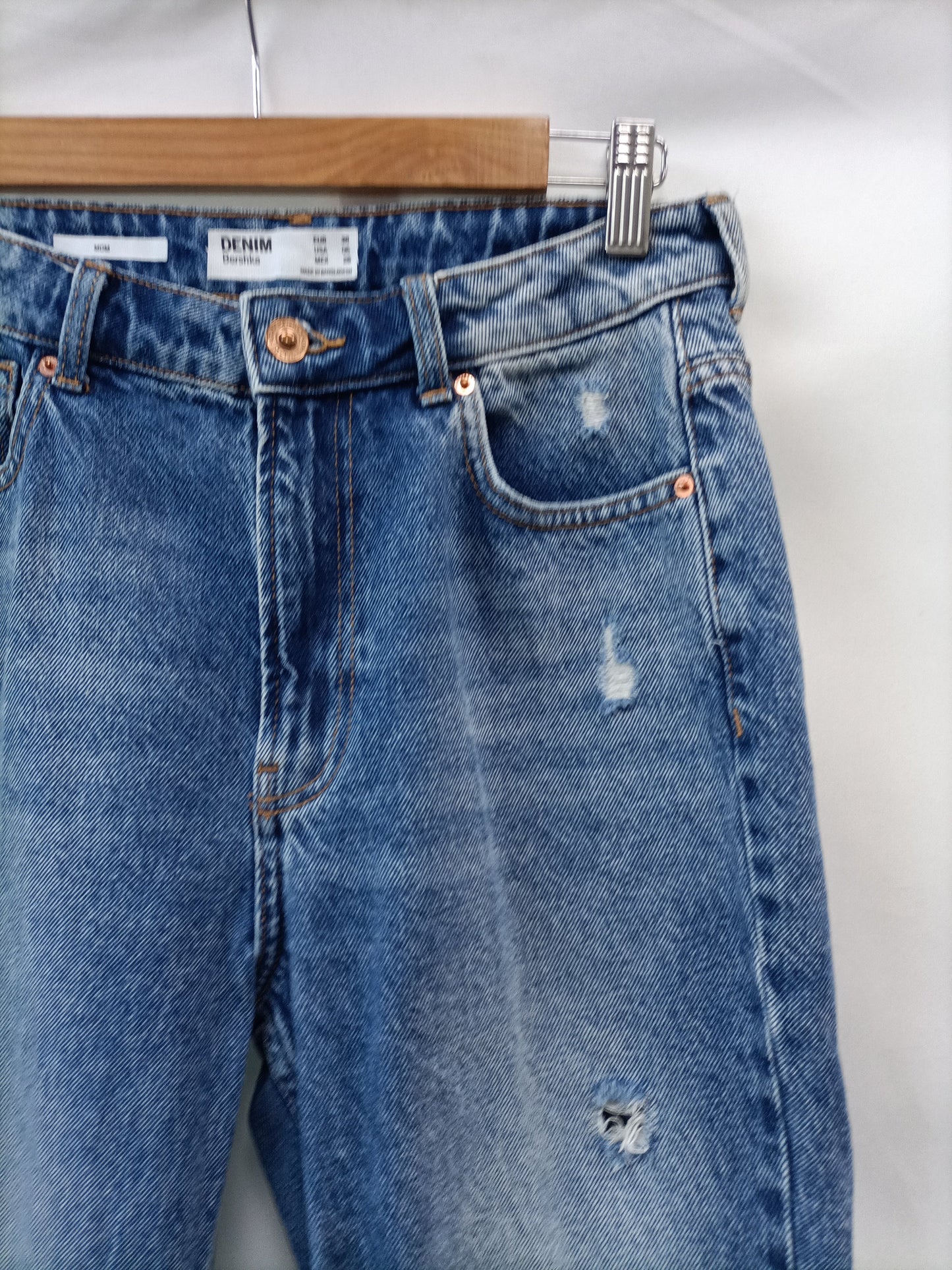 BERSHKA.Vaqueros momfit T.38