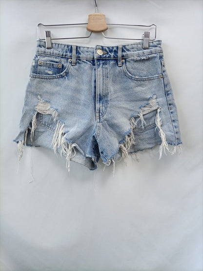 ZARA.Pantalones vaqueros cortos T.38