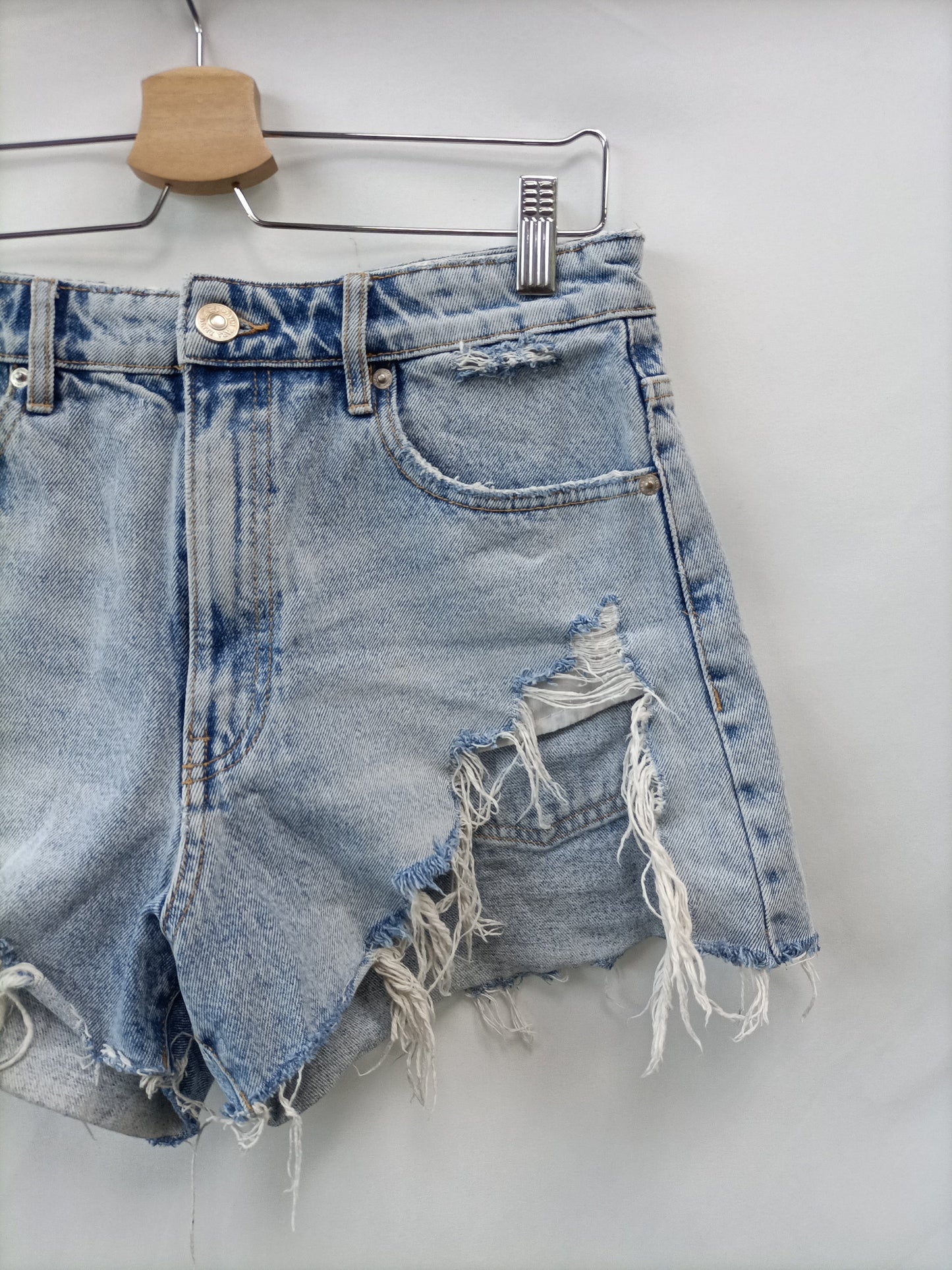 ZARA.Pantalones vaqueros cortos T.38