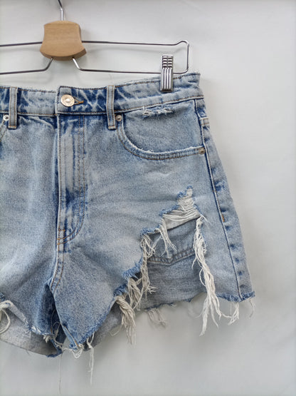 ZARA.Pantalones vaqueros cortos T.38