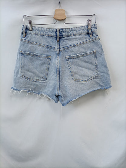 ZARA.Pantalones vaqueros cortos T.38