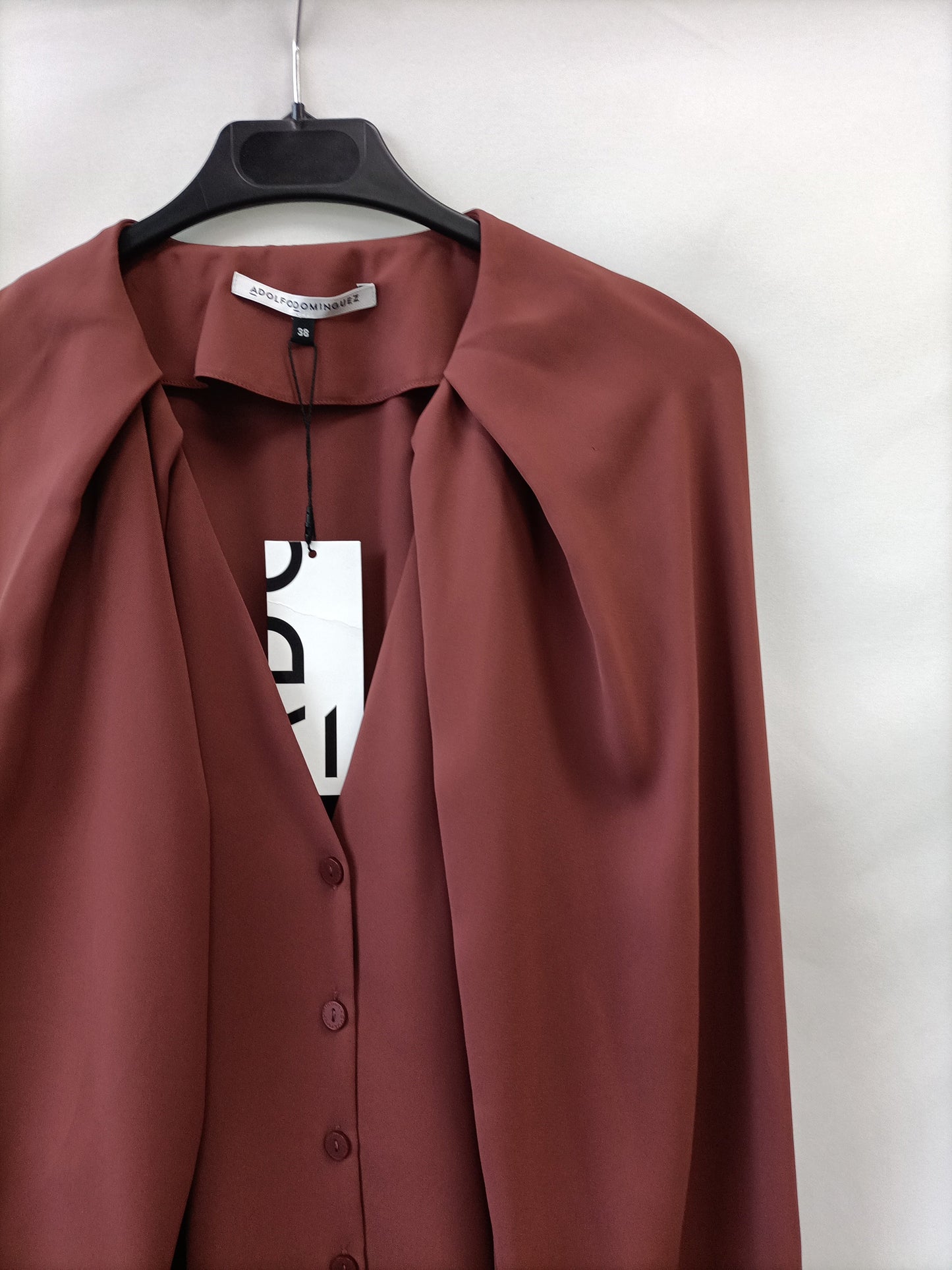 ADOLFO DOMÍNGUEZ.Blusa burdeos T.38