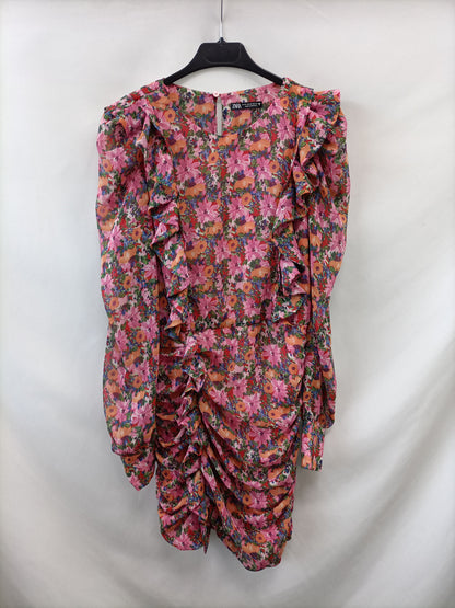 ZARA.Vestido corto flores T.xs
