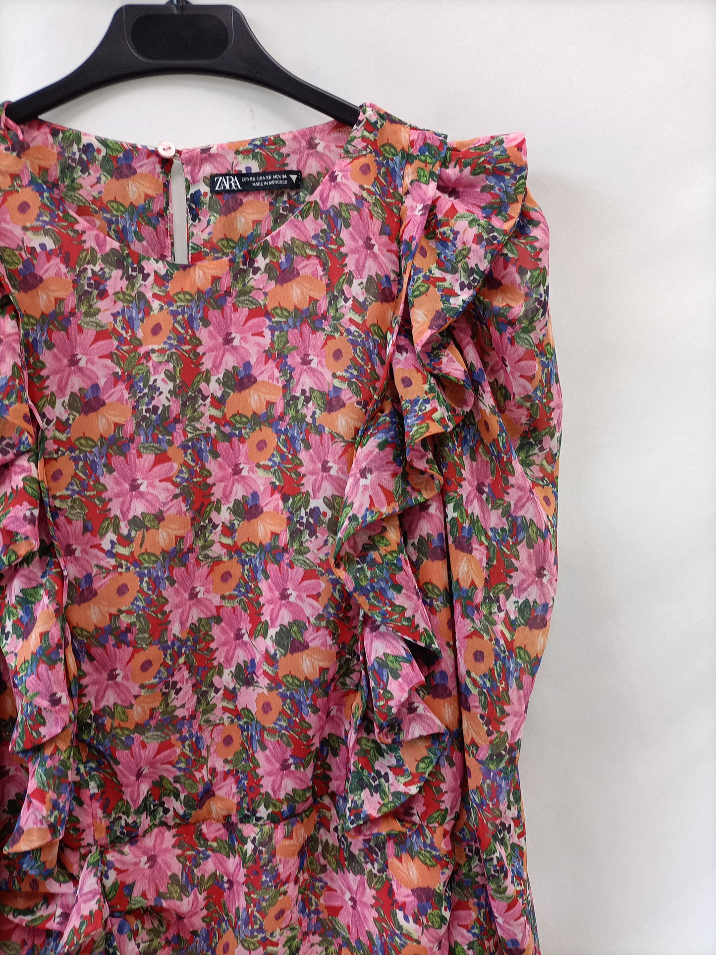ZARA.Vestido corto flores T.xs
