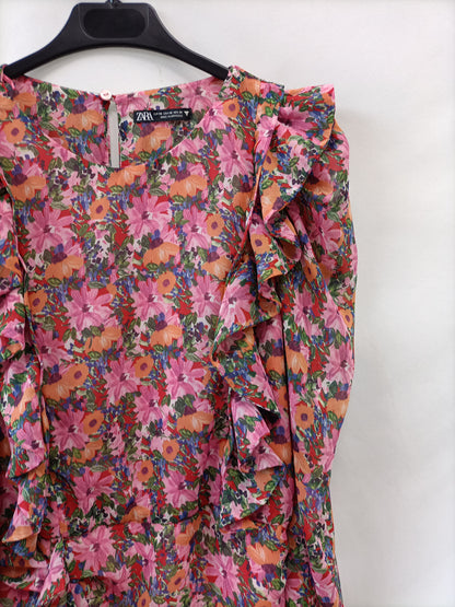 ZARA.Vestido corto flores T.xs