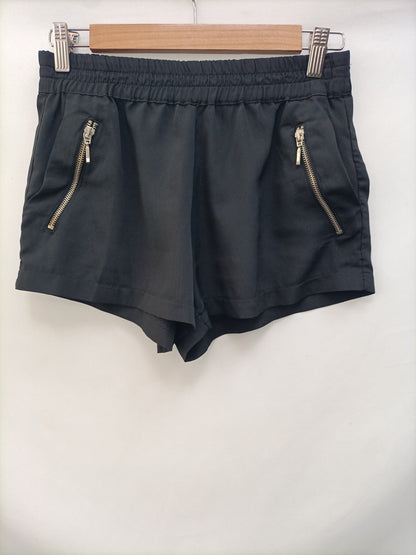 STRADIVARIUS.Shorts fluidos negros T.S