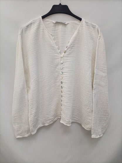 ZARA.Blusa blanca textura T.L