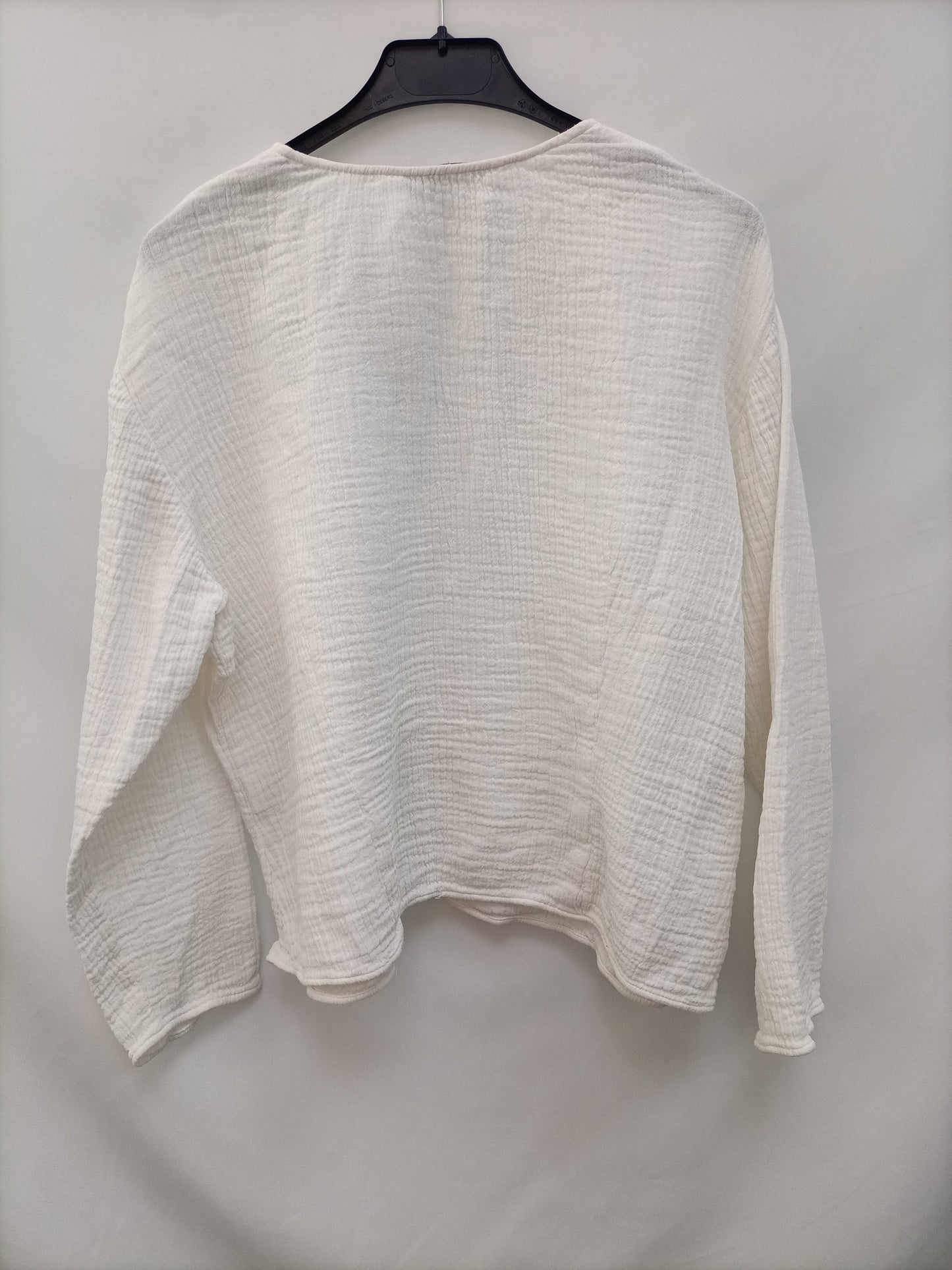 ZARA.Blusa blanca textura T.L