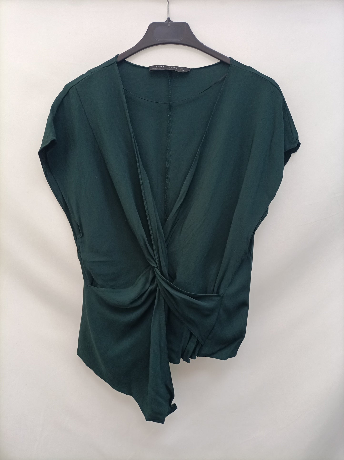 ZARA.Blusa/top verde nudo T.M