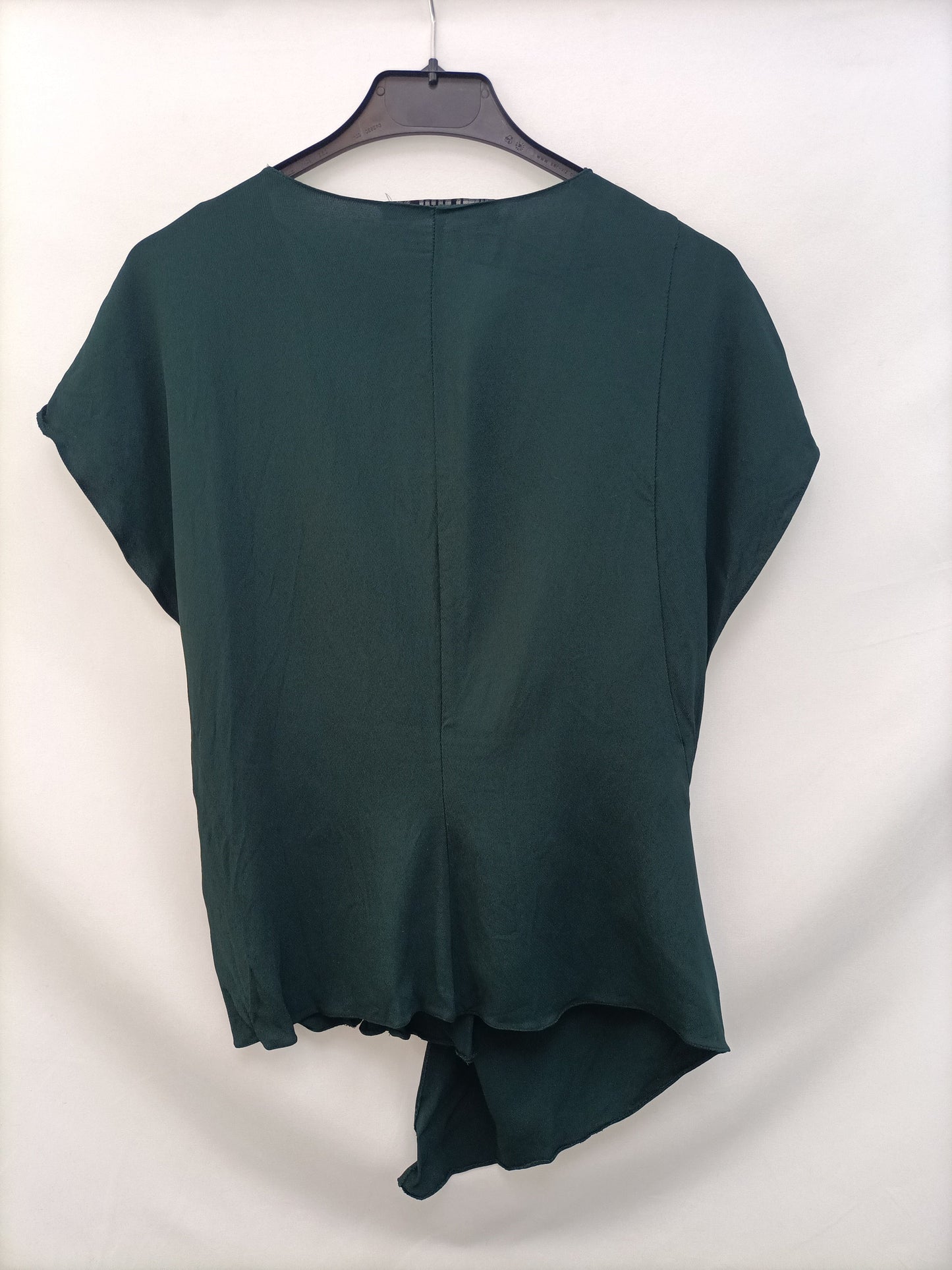 ZARA.Blusa/top verde nudo T.M