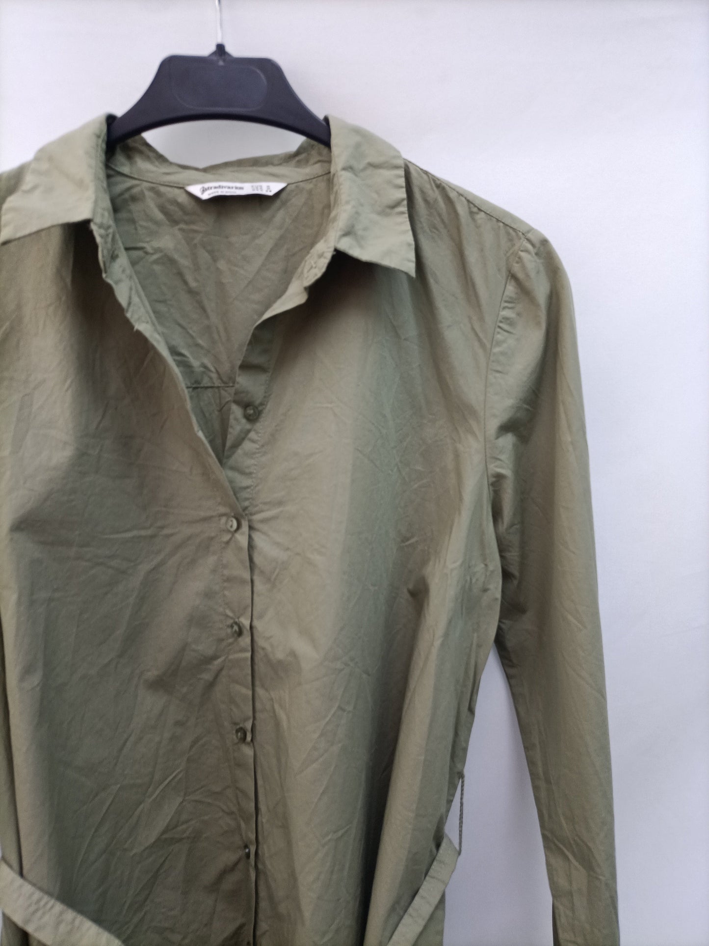 STRADIVARIUS.Vestido verde camisero T.M