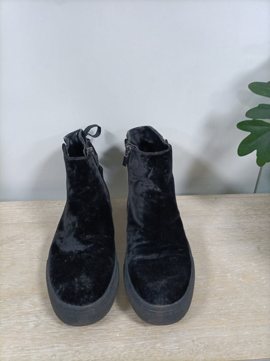 ZARA. Zapatillas terciopelo negro T.37