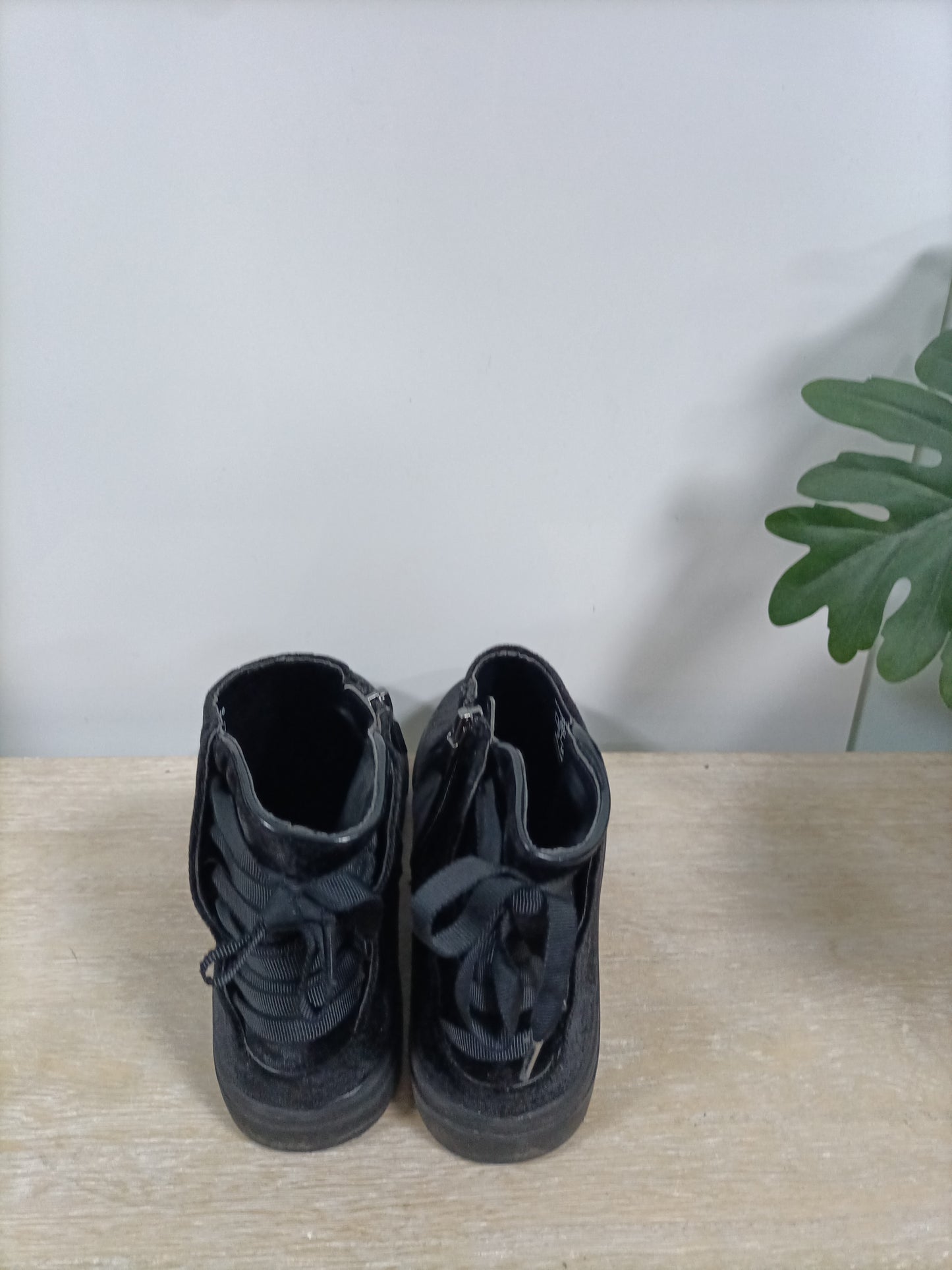 ZARA. Zapatillas terciopelo negro T.37