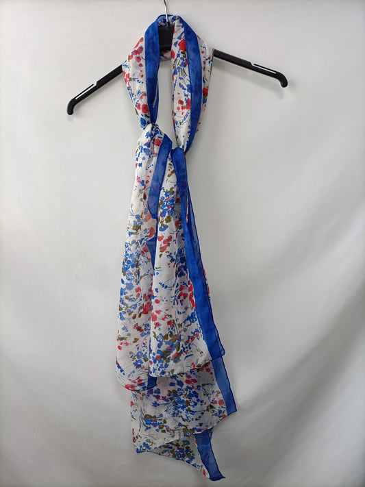 OTRAS. Pañuelo blanco flores