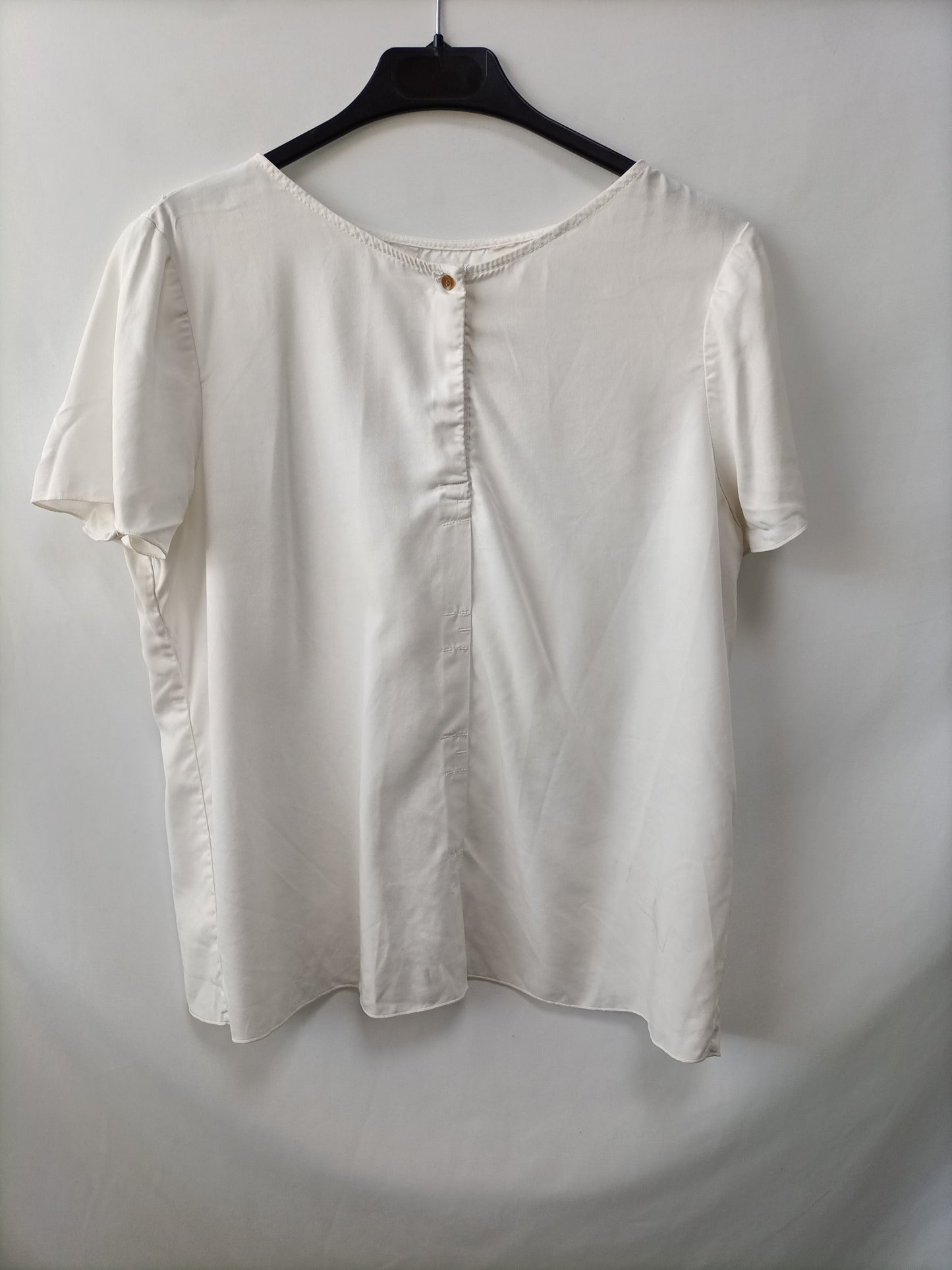 OTHERS. Beige top with back Your(s)