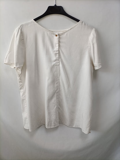 OTHERS. Beige top with back Your(s)