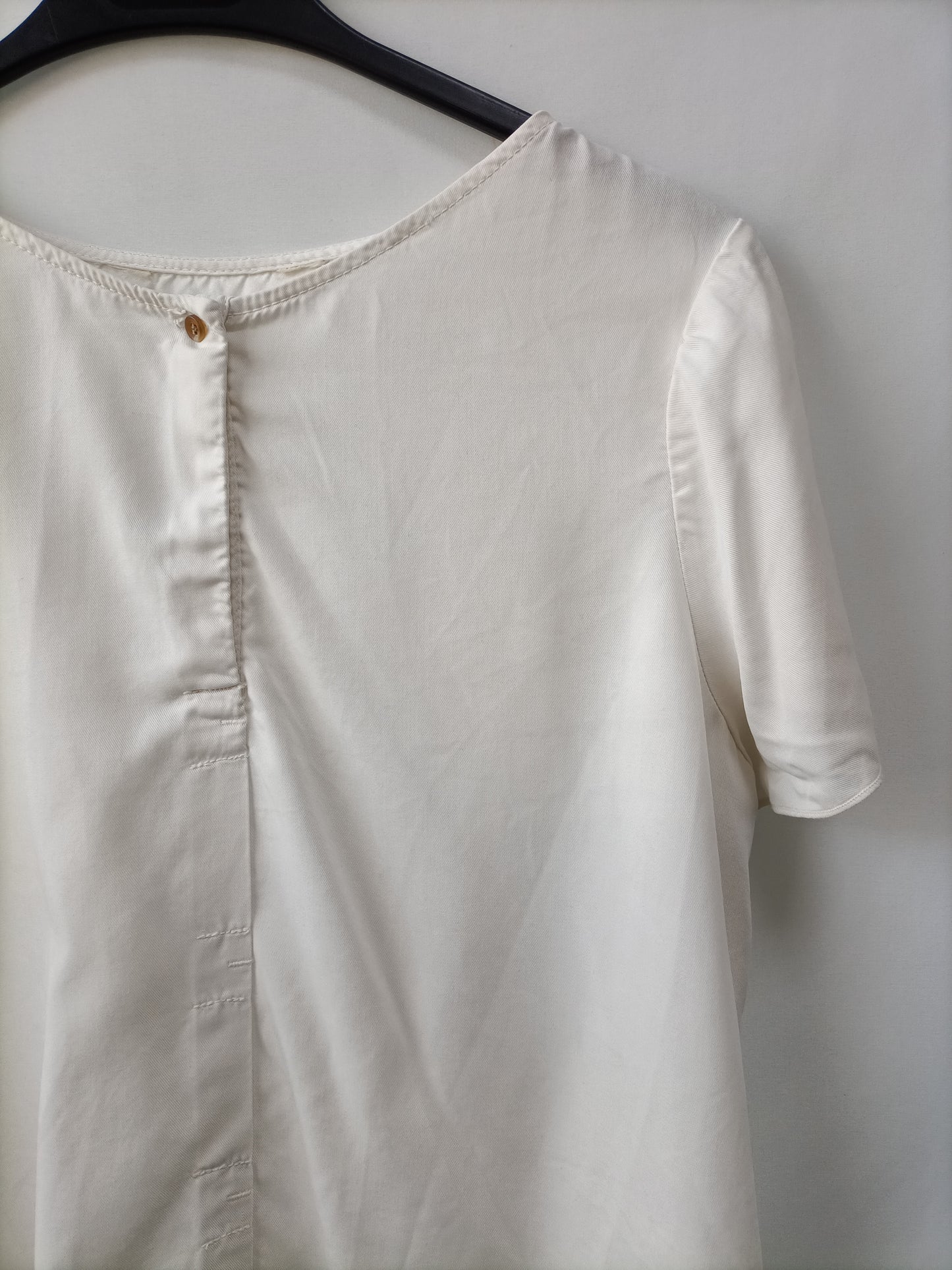 OTHERS. Beige top with back Your(s)