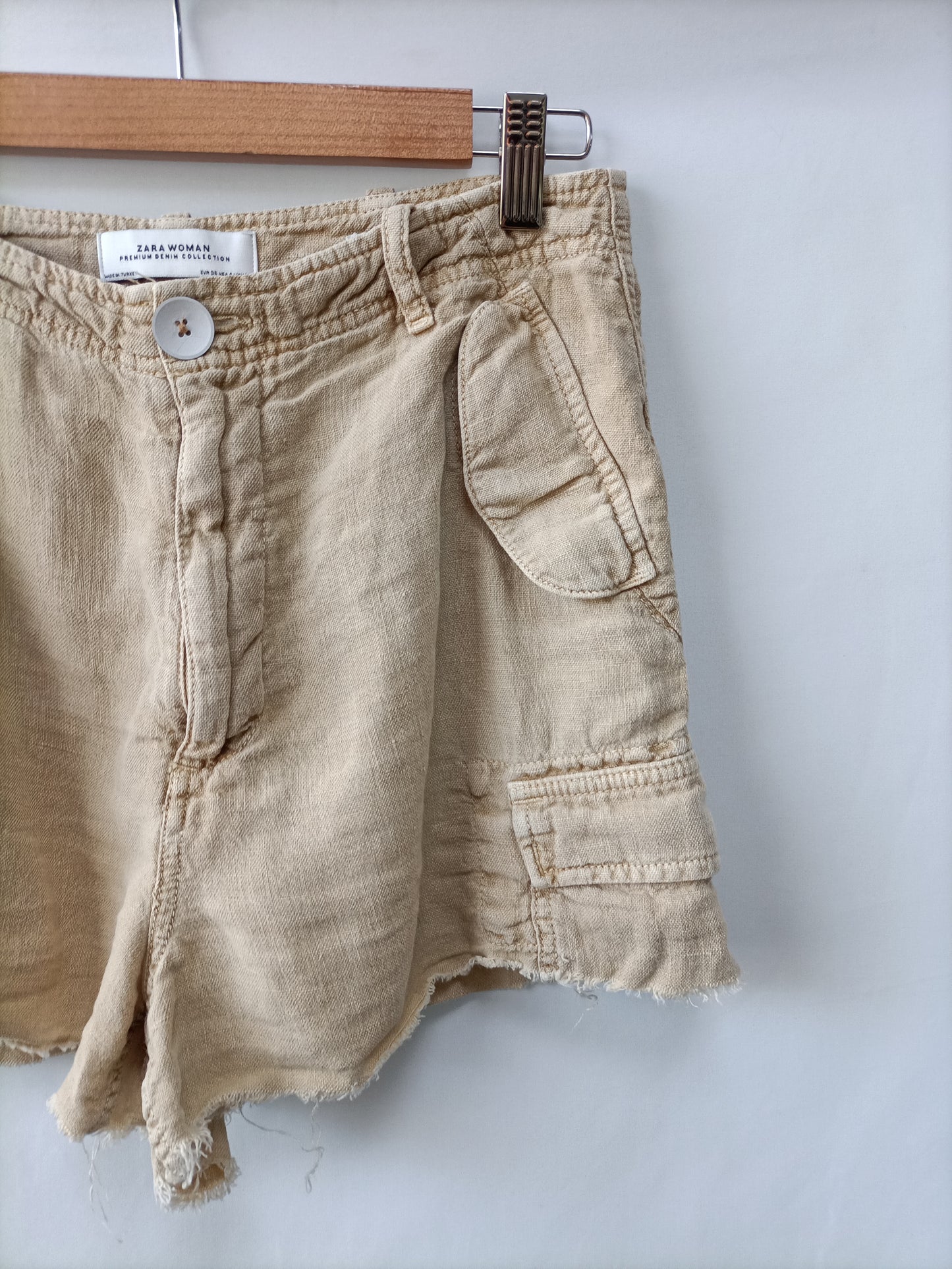 ZARA. Shorts lino beige T.36