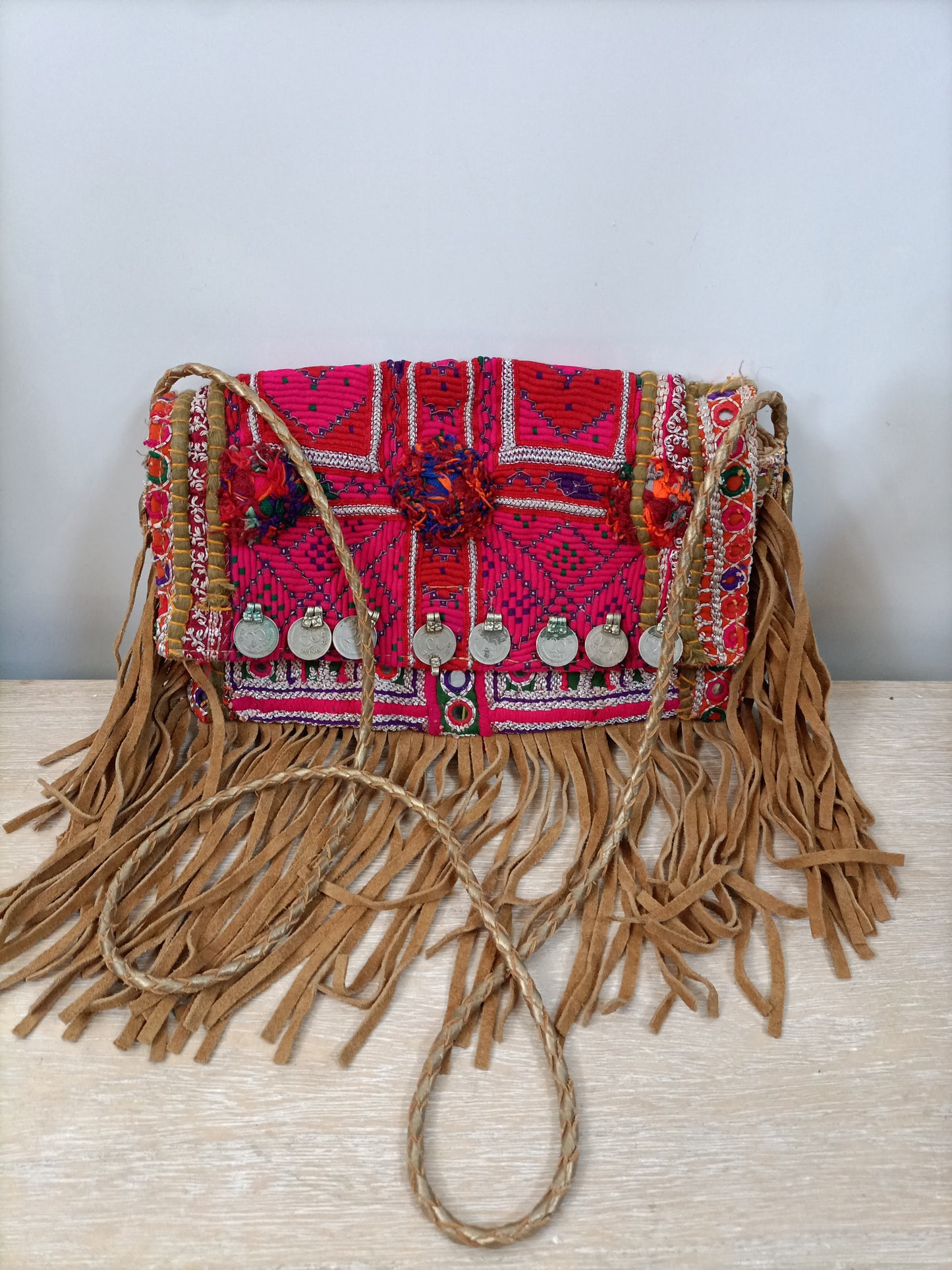 IKK. Bolso étnico flecos