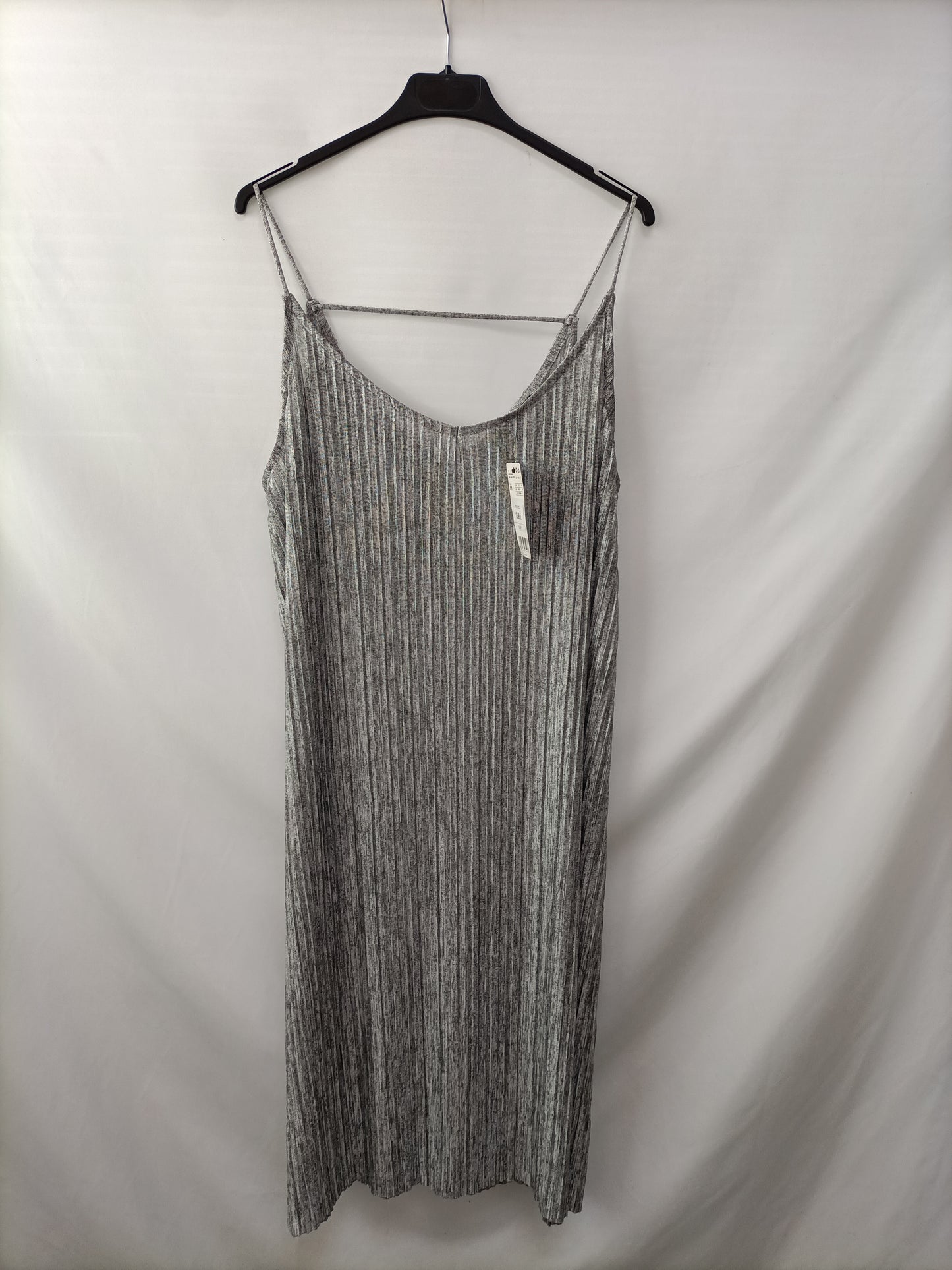 MANGO. Vestido gris plisado T.m